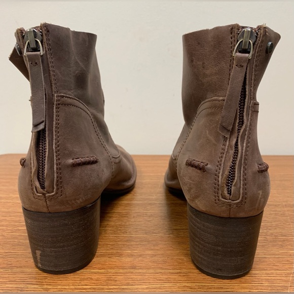 UGG Bandara Ankle Boot Brown Leather Back Zipper Almond Toe Stacked 2” Heel SZ 9 - Picture 2 of 16